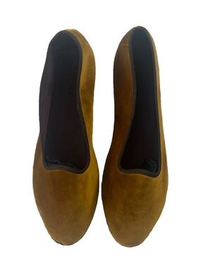 Flabelus Narcissa velvet flats in mustard Size 41 New in box